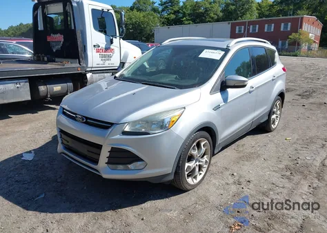 2015 Ford Escape Titanium z USA, uszkodzony, nr VIN 1FMCU9JX2FUA97233